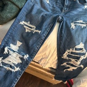 American eagle, size 2 regular, ripped, low rise